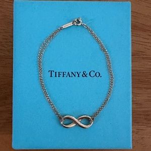 Tiffany Infinity bracelet in 18k gold, medium